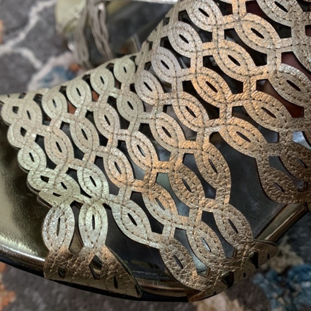 Vtg Calvin Klein Gold Riya Open Pattern High Heel Slingback Sandal Size 8.5 - Picture 6 of 7